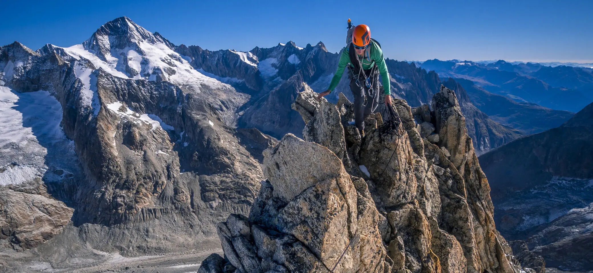 Ein Kletterer auf dem Nesthorn in den Berner Alpen | © DAV/Silvan Metz